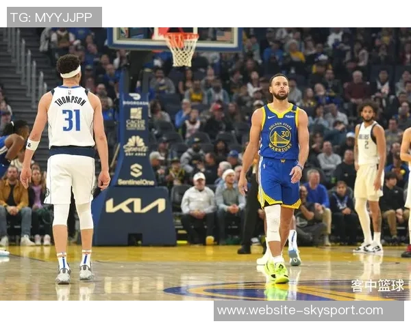 克莱汤普森:勇士队的三分射手与坚韧精神的象征 克莱汤普森:勇士队的三分射手与坚韧精神的象征