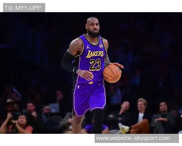勒布朗詹姆斯:篮球传奇的崛起与辉煌成就探讨 勒布朗詹姆斯:篮球传奇的崛起与辉煌成就探讨