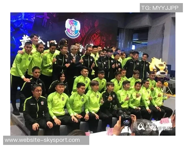 大连超越与青岛黄海激战正酣谁能在赛场上笑到最后